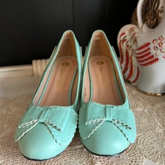 Chase + Chloe mint bow front low heels - Picture 2 of 3